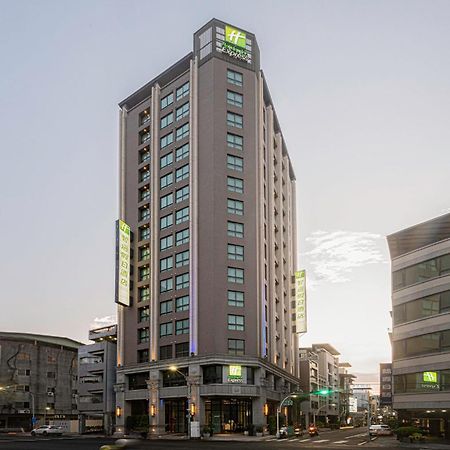 Holiday Inn Express Kaohsiung Love River, An Ihg Hotel Exterior photo