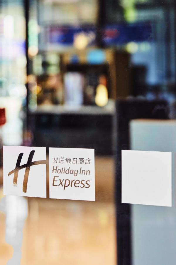 Holiday Inn Express Kaohsiung Love River, An Ihg Hotel Exterior photo